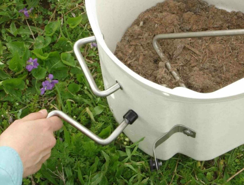 aerobic decomposition | active composting toilet