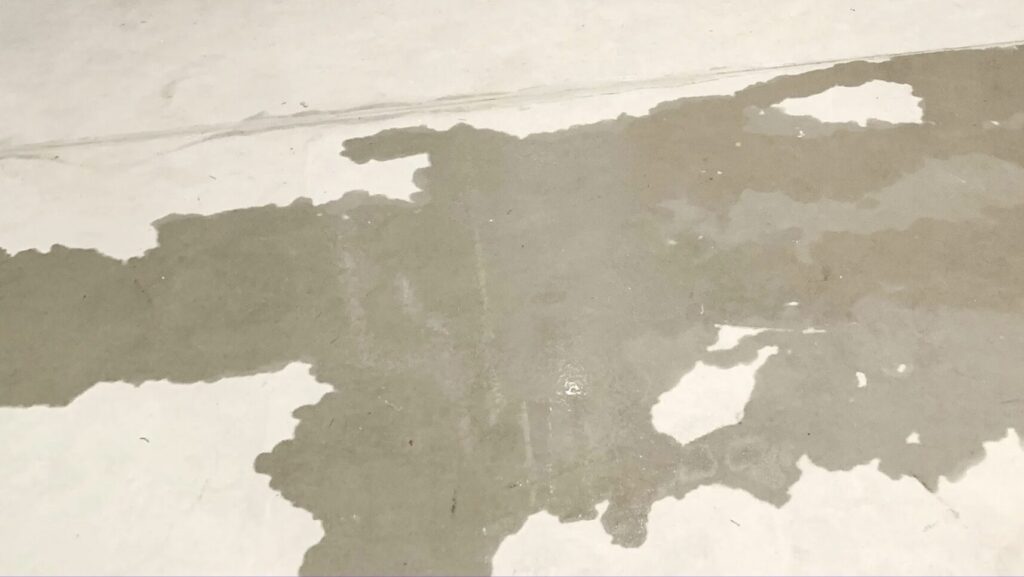 Water leaked on the floor